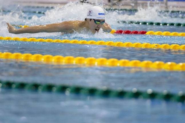 중국 또 와장창 와르르…韓 고등학생 ‘금빛’ 스트로크에 무너져 “고승우 아시아청소년대회 3관왕 압도적 레이스”