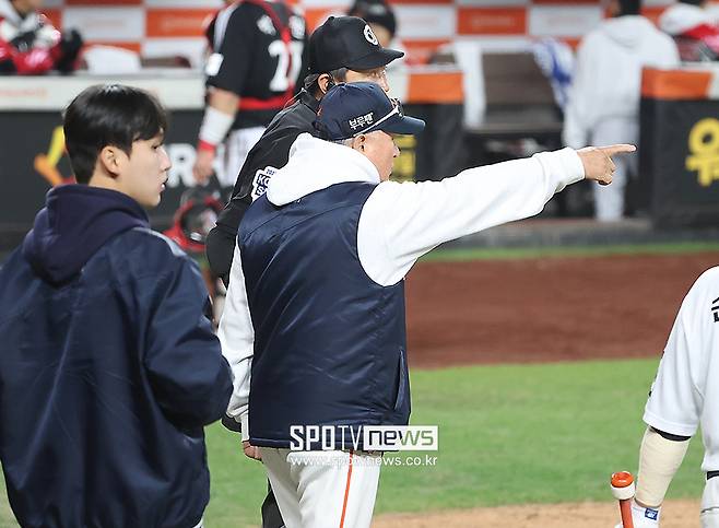 김경문 한 번 더 실수는 끝이다… 전설의 삼성 투수 운영 소환할까, 한화 역사상 첫 대업 도전