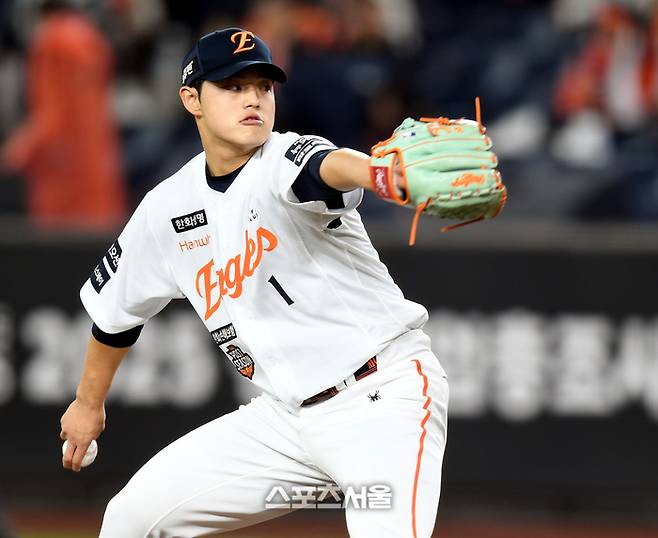 벼랑 끝 한화, 벌써 선발 교체? 이럴 거면 ‘선발 문동주’ 올리지 말지→왜 1이닝 만에 강판당했나 [KS5]