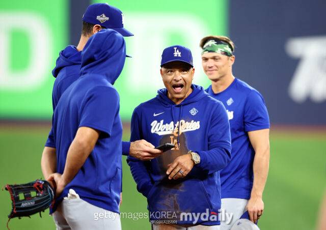 '벼랑 끝' 다저스 선수단 의지 보소, 원정 출발 시간 당기고 자발적 훈련 참여