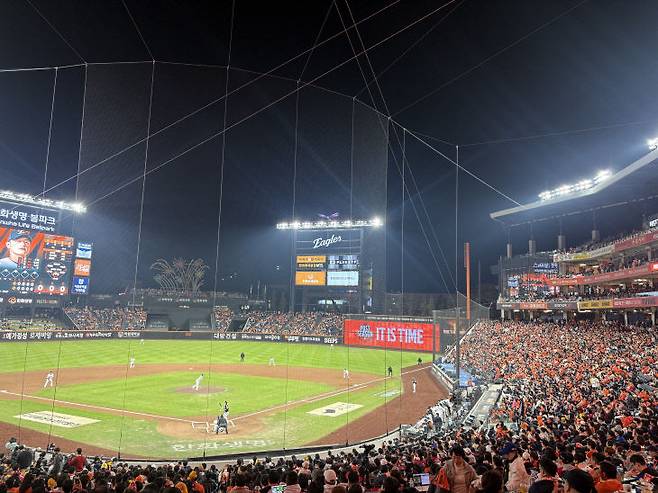 '뜨거웠던 한 가을밤의 꿈'…한화 이글스, 한국시리즈 준우승 마무리