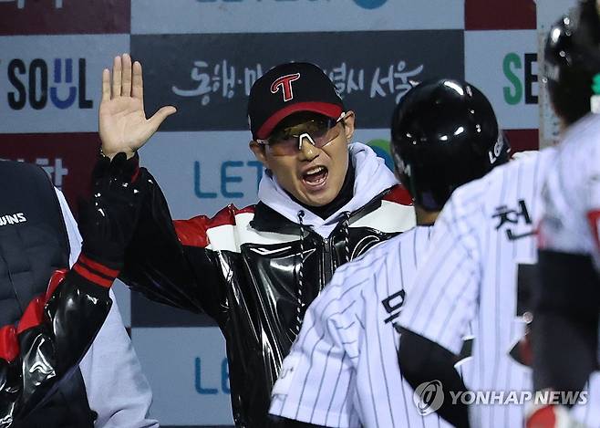 'LG 사령탑 최초 통합우승 2회' 염경엽 감독 재계약 사실상 확정