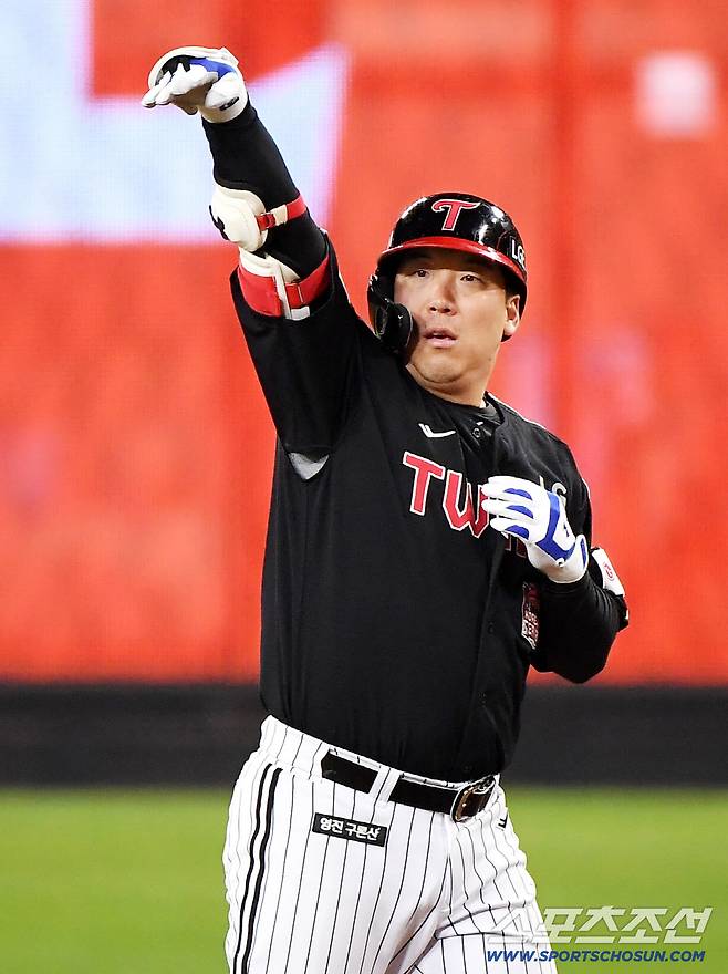 '2025 최강팀은 LG 트윈스' 4승1패 징검다리 우승, V4 완성. 3년간 두번 우승 염경엽, 명장에 오르다[KS5 리뷰]