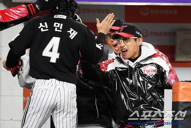 '2025 최강팀은 LG 트윈스' 4승1패 징검다리 우승, V4 완성. 3년간 두번 우승 염경엽, 명장에 오르다[KS5 리뷰]