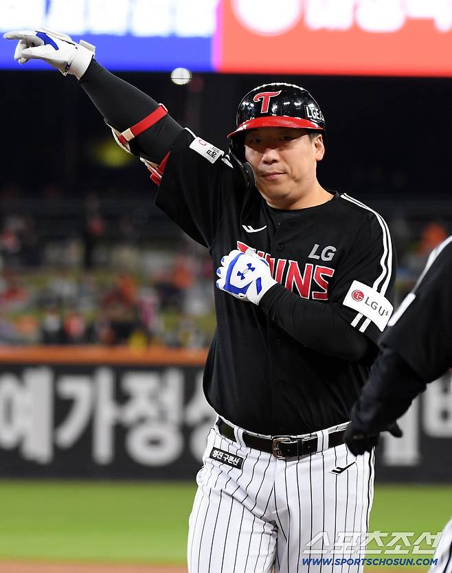 '2025 최강팀은 LG 트윈스' 4승1패 징검다리 우승, V4 완성. 3년간 두번 우승 염경엽, 명장에 오르다[KS5 리뷰]