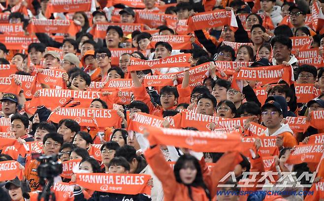 '2025 최강팀은 LG 트윈스' 4승1패 징검다리 우승, V4 완성. 3년간 두번 우승 염경엽, 명장에 오르다[KS5 리뷰]