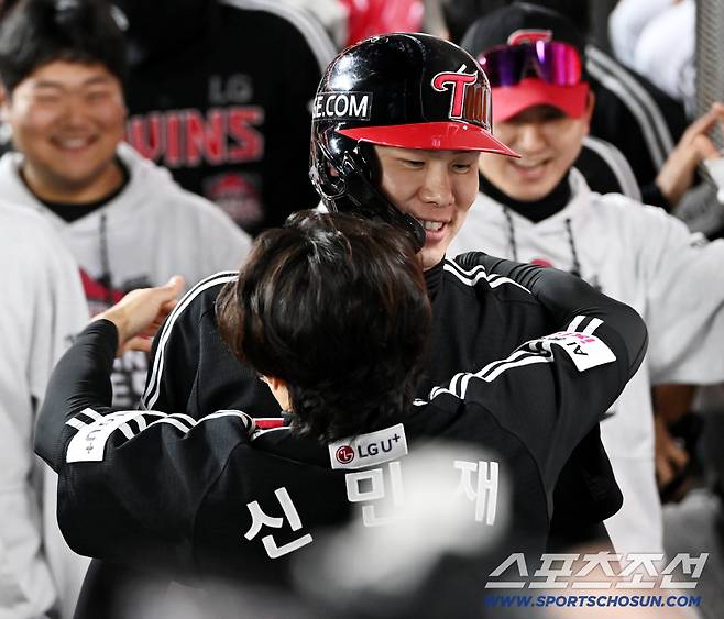 '2025 최강팀은 LG 트윈스' 4승1패 징검다리 우승, V4 완성. 3년간 두번 우승 염경엽, 명장에 오르다[KS5 리뷰]