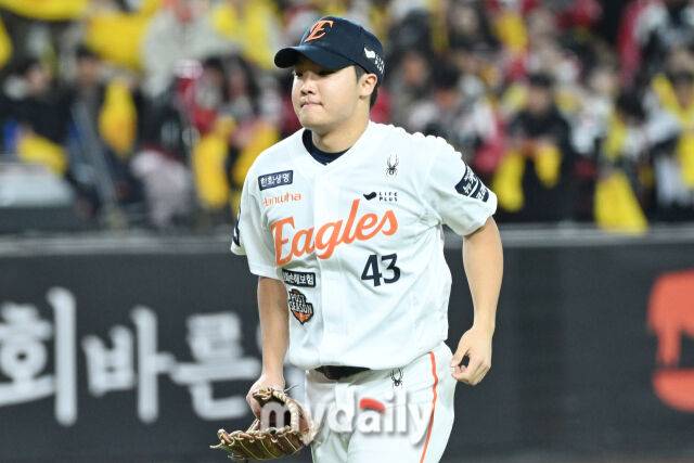 문동주 충격 강판, 2회 갑자기 올라왔는데…패전투수 한화 18살 루키를 누가 욕하랴, 정우주는 한화의 미래다 [MD대전 KS5]