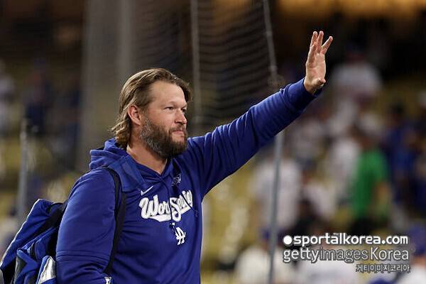 '눈물의 은퇴' 커쇼, 다저스타디움서 마지막 인사→18년 동행의 마침표…