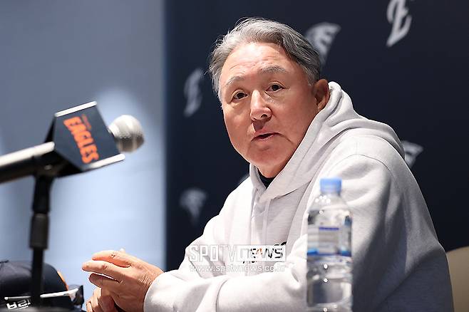 논란 부른 김경문, 경력에 ‘또’ 2등 추가… 내년도 김경문 체제, 한화 1등 한 풀까