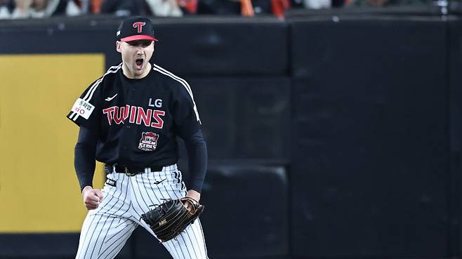 “더 못 던지겠다” 톨허스트에 염경엽 “더 던져달라고 무릎 꿇었다”