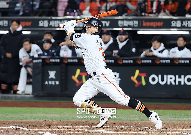 한화가 우승 위해 데려왔는데, KS에서 병살 엔딩이라니… 트레이드는 실패? FA 어떤 대우 받을까