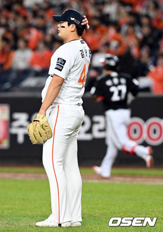 ERA 20.77 김서현 쇼크, ‘준우승’ 김경문은 왜 끝까지 감쌌나 “나중에 팀을 더 좋은 자리에 올려놓을 것” [KS5]