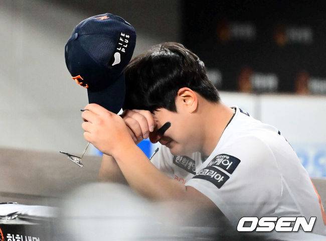 ERA 20.77 김서현 쇼크, ‘준우승’ 김경문은 왜 끝까지 감쌌나 “나중에 팀을 더 좋은 자리에 올려놓을 것” [KS5]