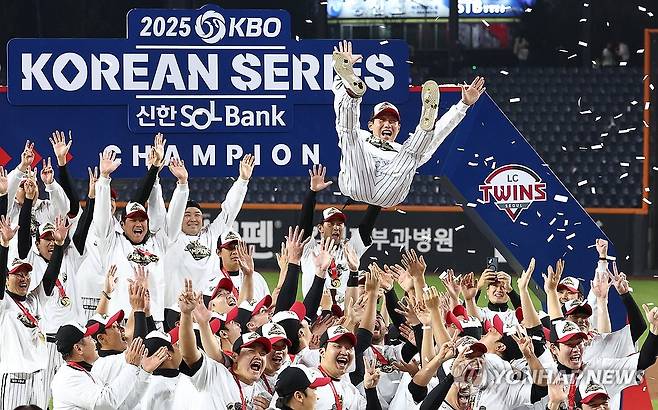 '롤렉스는 없지만'…LG 트윈스, 역대 최고액 배당금 받는다