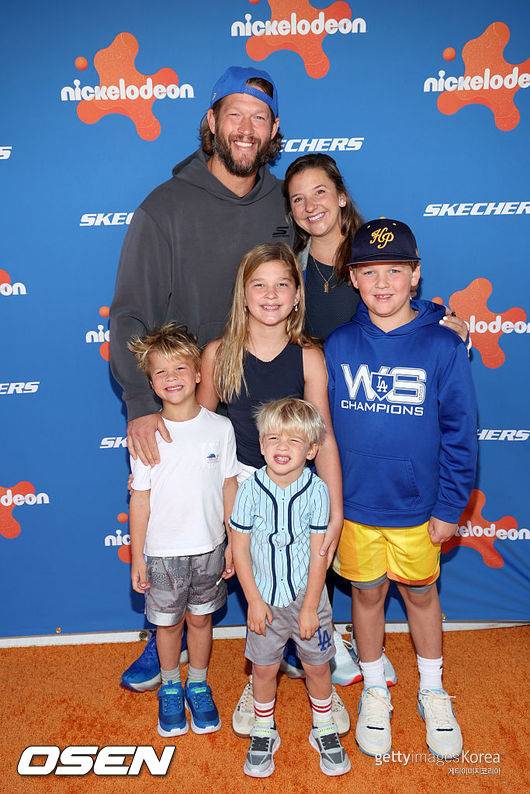 18년 다저스타디움 여정 끝낸 커쇼…