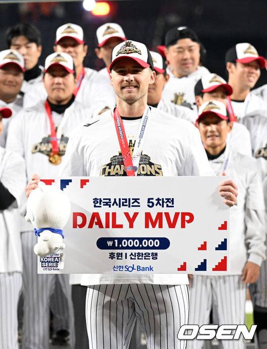염갈량이 무릎 꿇고 부탁하다니, '연봉 4억' 대체 외인이 우승 청부사였네, KBO 5번째 대기록 세우다 [KS5]