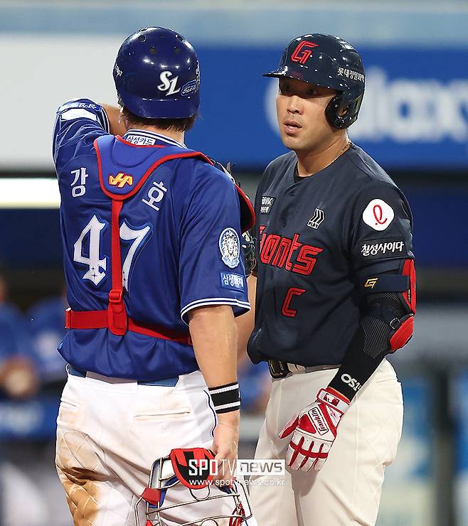 롯데서 평생 뛰는게 죄인가…한솥밥 절친들은 KS행 성공, 2056안타 레전드는 언제 나가보나