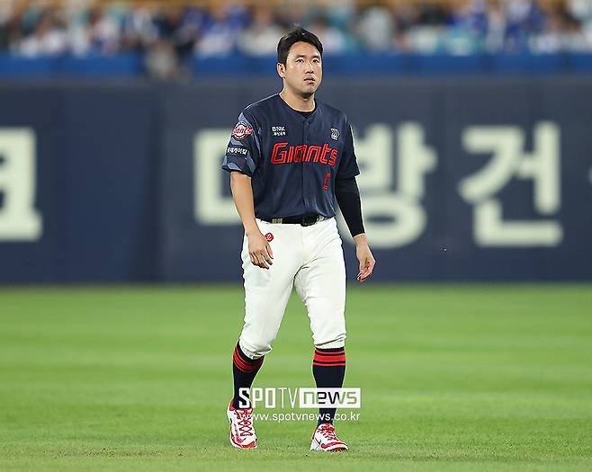 롯데서 평생 뛰는게 죄인가…한솥밥 절친들은 KS행 성공, 2056안타 레전드는 언제 나가보나