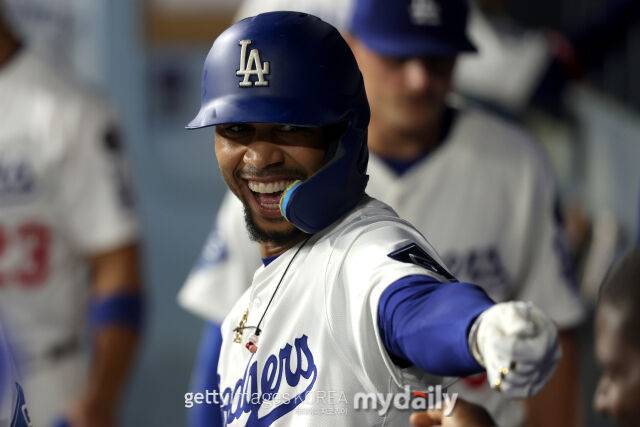 오타니 고의4구 거르더니…WS 7차전 가나? '5203억' 타자 드디어 침묵 깼다, 다저스 3-0 리드