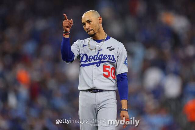 오타니 고의4구 거르더니…WS 7차전 가나? '5203억' 타자 드디어 침묵 깼다, 다저스 3-0 리드