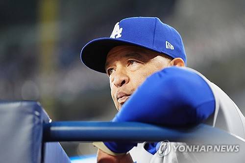 '돌버츠, 갓버츠가 되다' LAD 감독, 신들린 투수기용 7차전 끌고가다 [WS6]