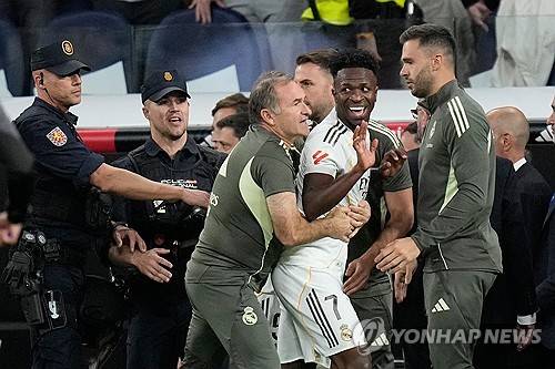 새 감독 오자마자 항명파동