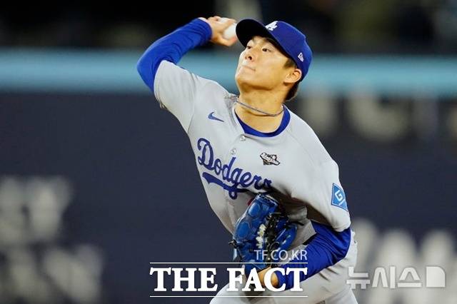 다저스, '단기전은 이런 것'…7차전 선발 투입 '초강수'로 토론토 3-1 격파 [WS 6차전]