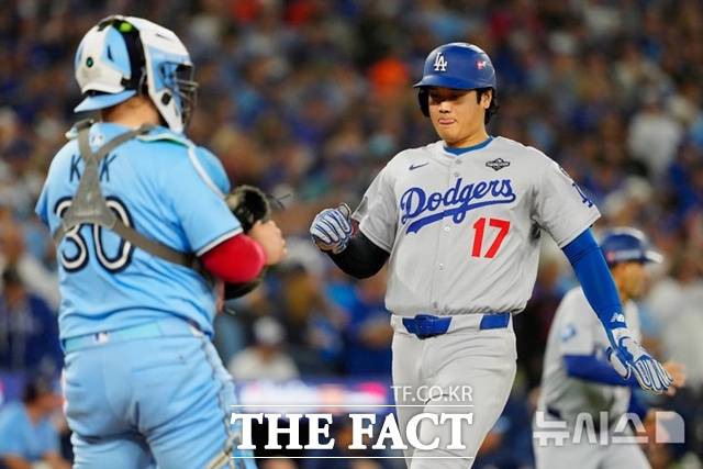 다저스, '단기전은 이런 것'…7차전 선발 투입 '초강수'로 토론토 3-1 격파 [WS 6차전]