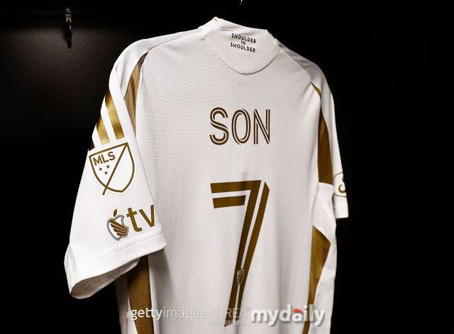 쏘니 떠나고 '매출 폭락'....더 이상 'SON+등번호 7번' 유니폼이 없다, 충격적인 스토어 상황