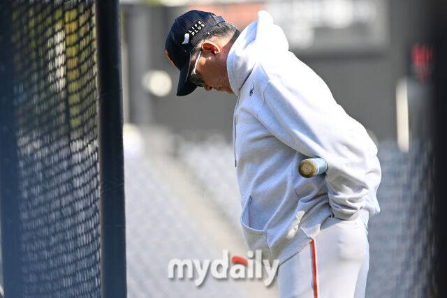 '아쉽다, 한화 준우승' 김경문과 선수단 마지막 미팅, 어떤 말 오갔을까…한화 잘 싸웠다