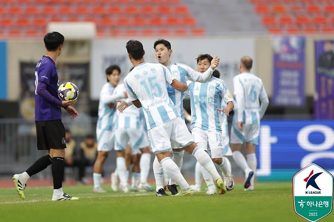 '울산 무너졌다'…안양, 홈에서 3-1 역전승→파이널B 최상단으로+모따·이창용·채현우 연속골 [현장 리뷰]