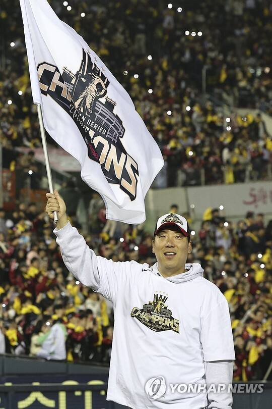 포수 김현수, 타자 김진성 향해 발길질… 몸싸움 펼쳐진 잠실구장[LG V4]