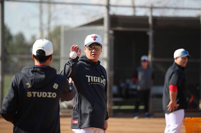 KIA의 11월, 분위기가 심상치않다… 코칭스태프 대폭 개편→이범호 강훈련 예고, 작년과 다르다