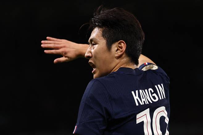 ‘슈퍼 서브’ 이강인, 채찍 코너킥으로 승리 이바지…‘하무스 극장골’ 파리 생제르맹, 니스전 1-0 신승