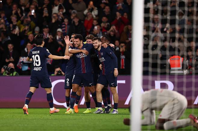 ‘슈퍼 서브’ 이강인, 채찍 코너킥으로 승리 이바지…‘하무스 극장골’ 파리 생제르맹, 니스전 1-0 신승