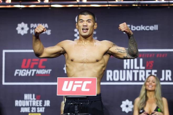 'UFC 한국인 연패 끊었다' 김동현 제자 고석현, 11승 필 로에게 3-0 판정승…15분 중 13분 컨트롤했다