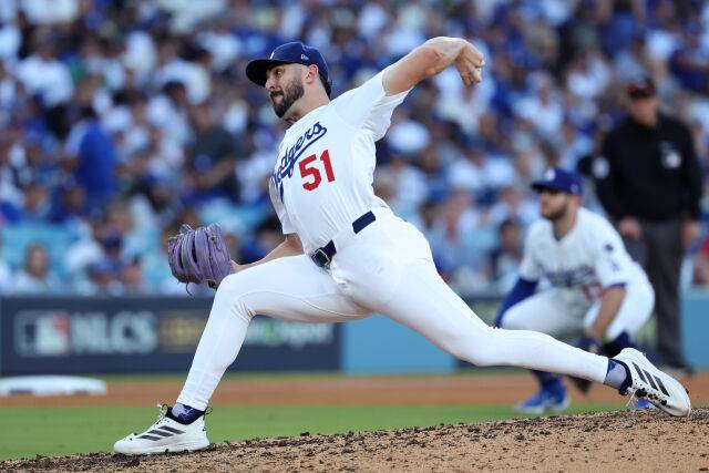 승패를 초월한 야구의 낭만…'TOR' 불펜진이 51번 'LAD' 선수 등번호를 모자에 새긴 이유