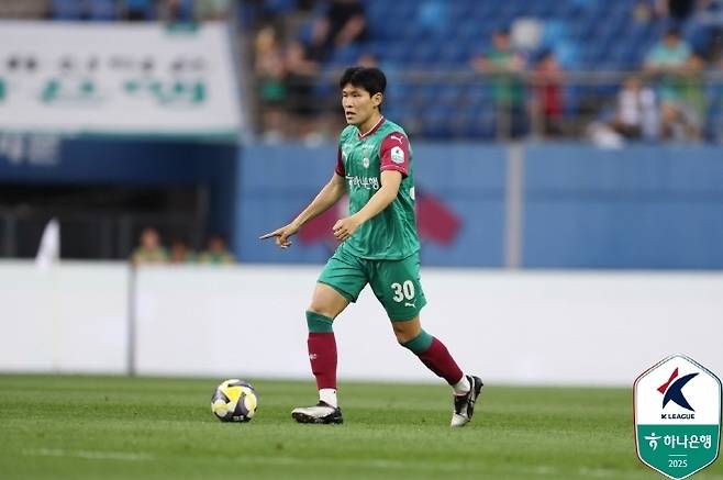 황선홍 감독이 홍명보 감독에게 추천한 ‘신형 진공청소기’ 이순민 “대표팀 경기는 모두 챙겨봐”···“꼭 다시 가고 싶다” [이근승의 믹스트존]