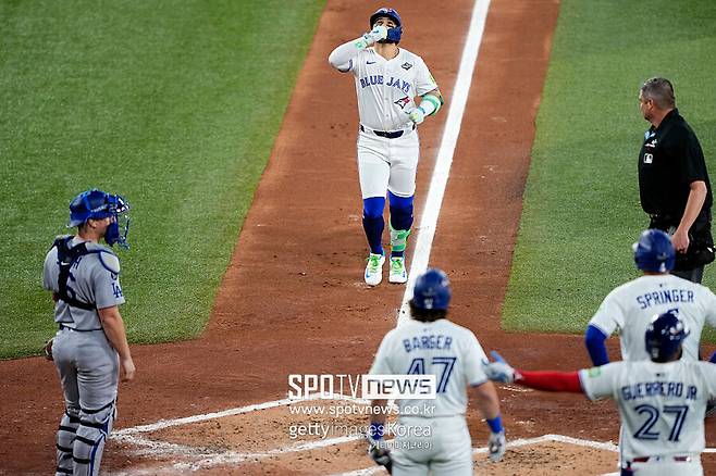 '다저스 초비상' 오타니 162km 역투했지만…토론토 안타왕에 통한의 3점포 허용, 결국 2⅓이닝 만에 충격 강판