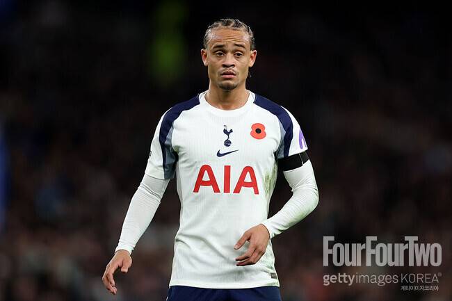 ‘레전드’ 손흥민 7번의 무게 못 버틴다…교체 투입됐는데 교체 아웃 ‘대굴욕’