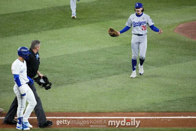 정말 다 보여준다, 월드시리즈 7차전 '벤치 클리어링'이라니…다저스 1-3 열세, 흐름 달라질까?