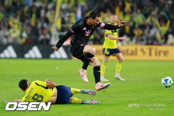 ‘손흥민 대 메시 결승전 무산되나?’ 메시 골 넣고도 졌다…인터 마이애미 1승 1패 PO 탈락위기