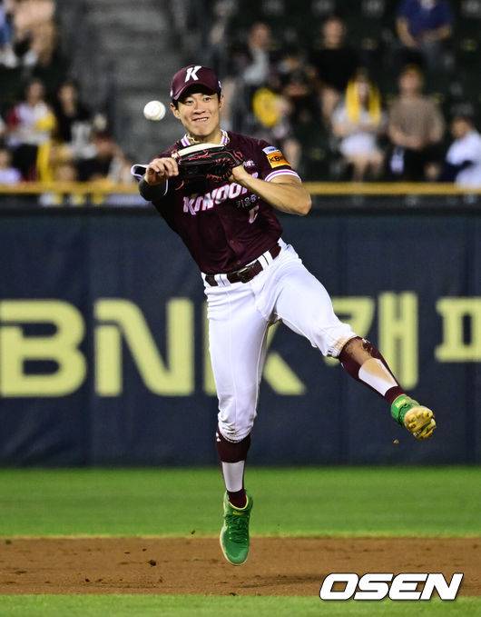 '6년 120억' 비FA 타자 최고액 계약 파기될까, ML 포스팅 앞둔 송성문