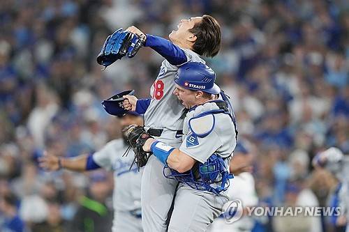 '역사상 최고의 월드시리즈 7차전' 영웅은 야마모토였다