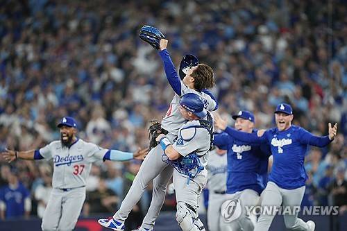 '역사상 최고의 월드시리즈 7차전' 영웅은 야마모토였다