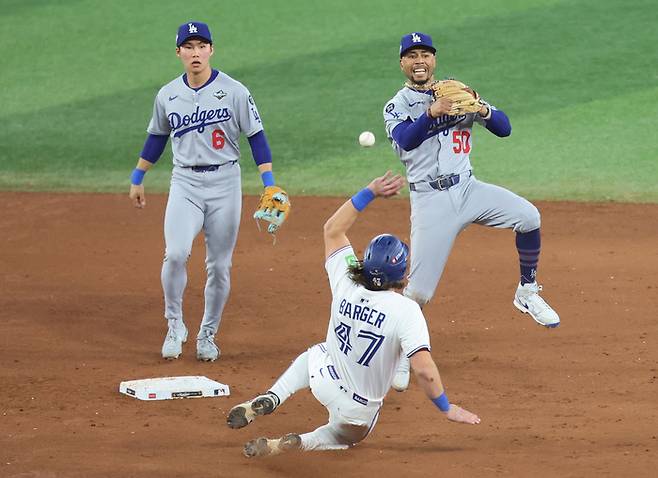 ‘혜성특급’ 김혜성 감격의 월드시리즈 우승 ‘한국인 야수 1호+데뷔 시즌 영광’ 다 잡았다