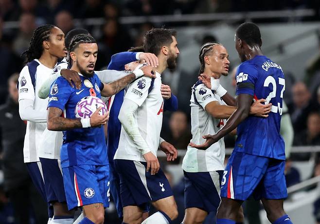 '토트넘, 이제 정신이 좀 들어?' 손흥민 빠지니 바로 삼류팀 전락, 최악 경기력+선수들은 감독 무시