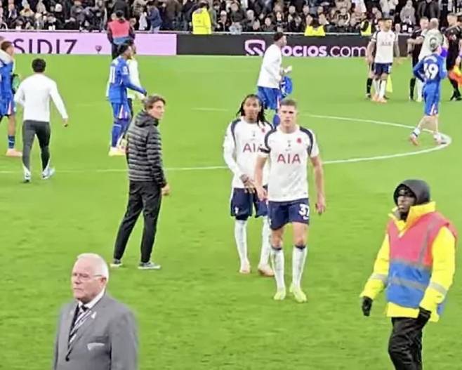 '토트넘, 이제 정신이 좀 들어?' 손흥민 빠지니 바로 삼류팀 전락, 최악 경기력+선수들은 감독 무시