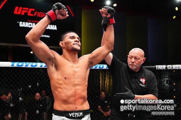 UFC 충격 장면…'믿기 힘든 오심' 20번 탭했지만, 심판은 외면 → 그대로 실신